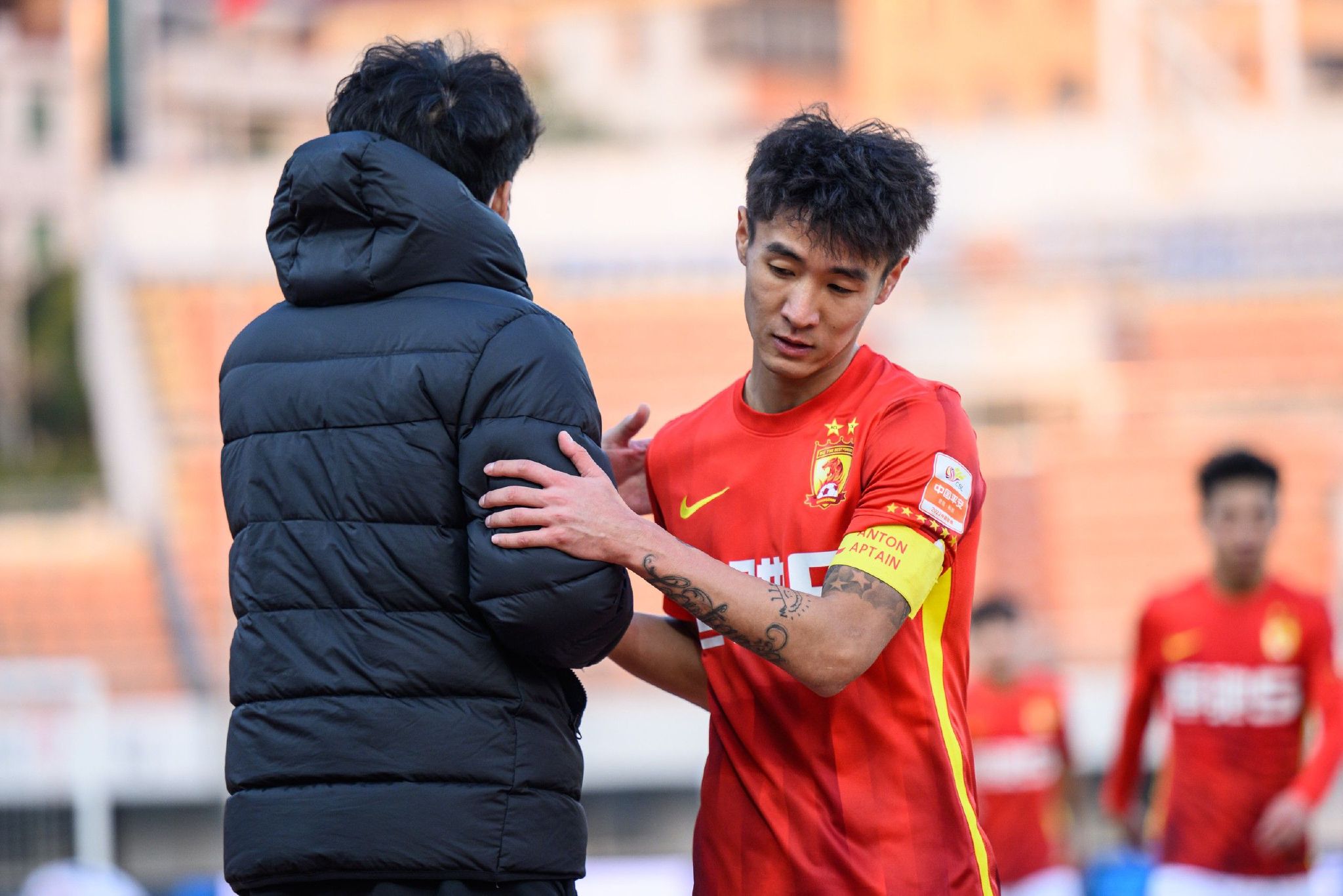 关于罗贝托（罗贝托今天为巴萨攻入两球）他是一位伟大的队长，我为他感到高兴。